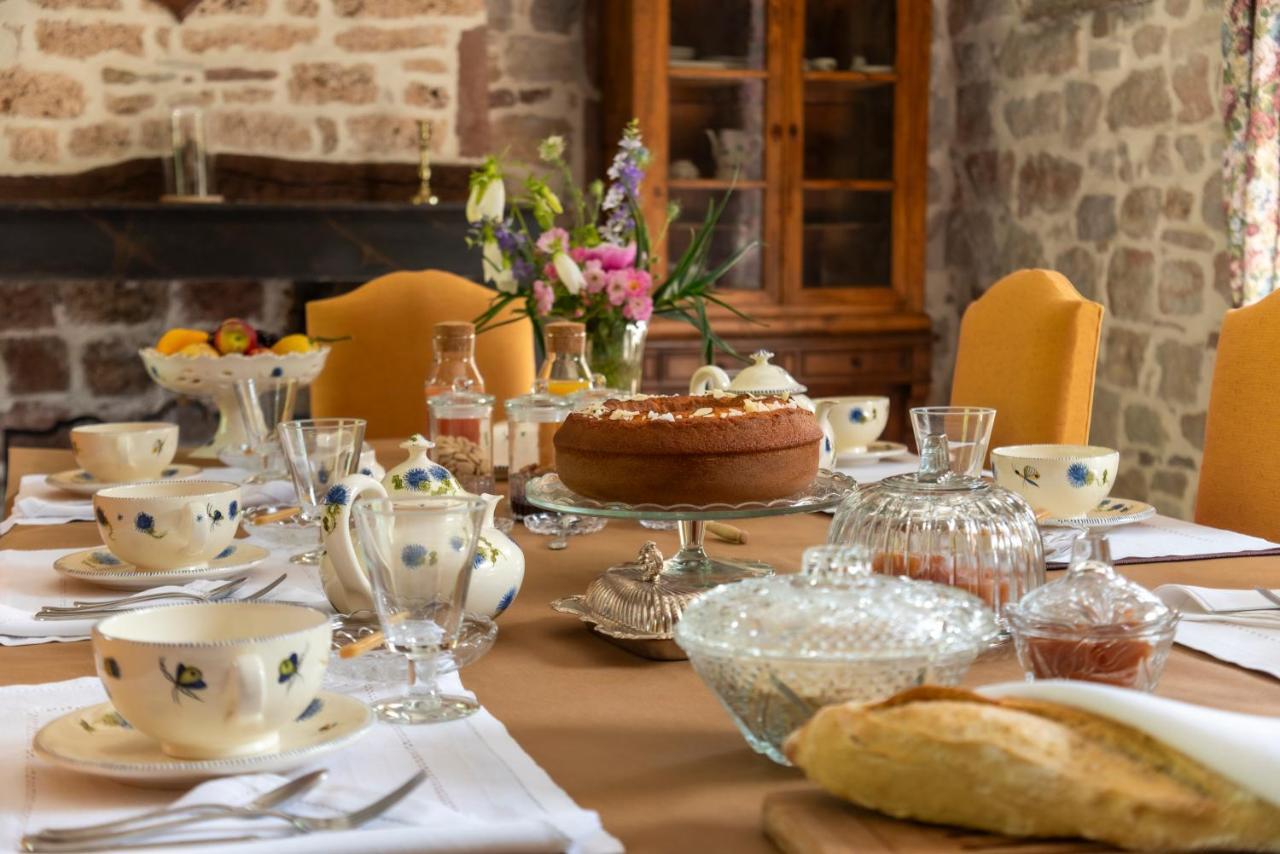 La Demeure Du Comte Bed & Breakfast Marcillac-Vallon Luaran gambar